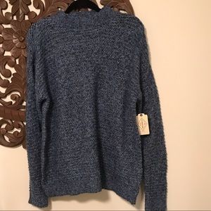 St. Johns Bay knit sweater blue size petite Large.